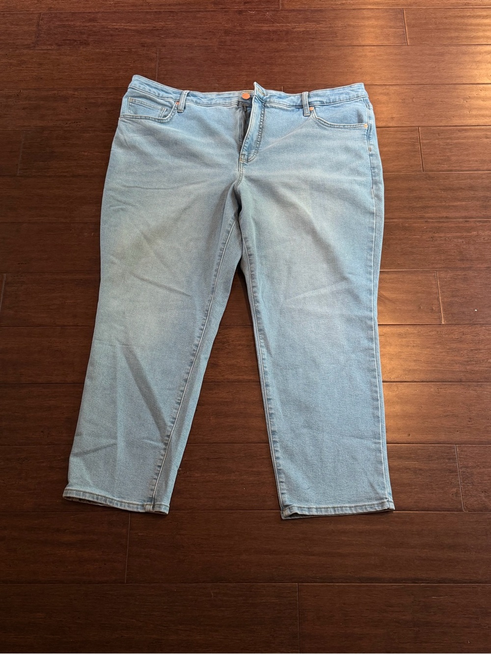 Women’s Light Blue Straight-Leg Jeans